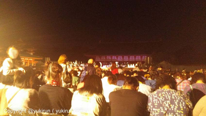 画像：頭を下げてお祓いしていただいています