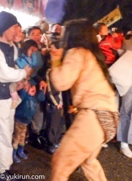 弱っても、子どもを脅して泣かしている黄色鬼